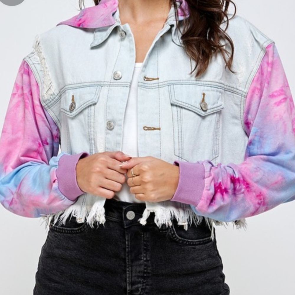 En Creme Tie-Dye Sleeve Cropped Denim Jacket NWOT